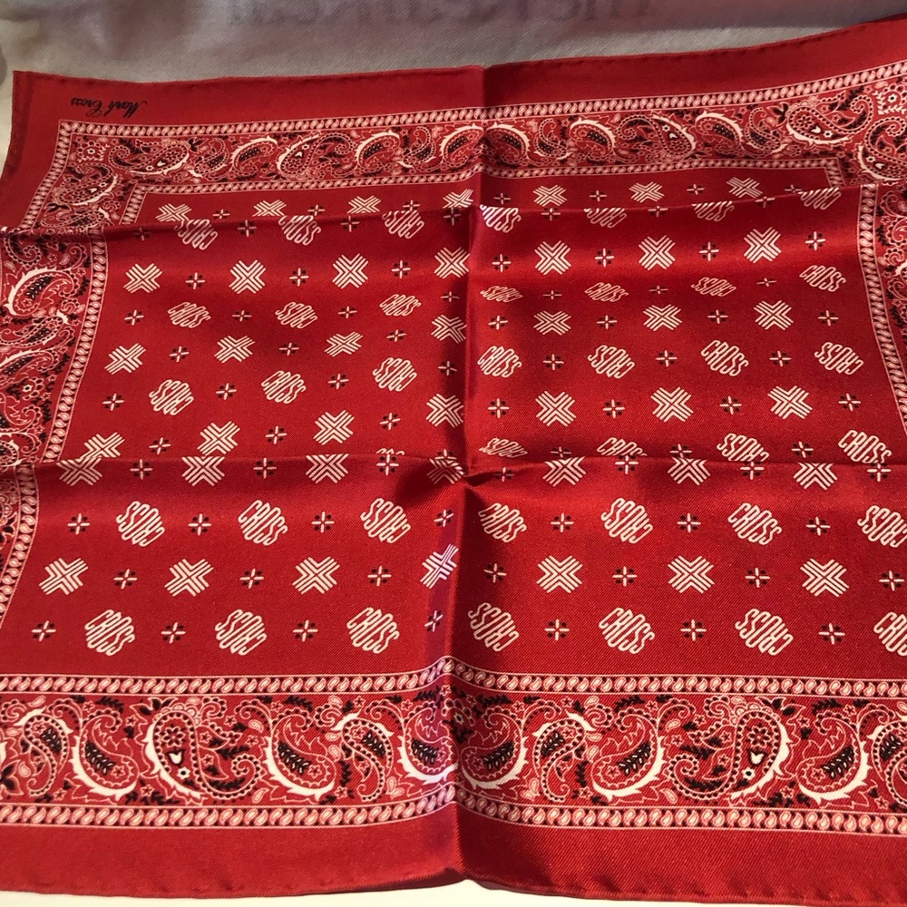 NWT Gorgeous Classic Mark Cross red, white and black 100% silk silk scarf 🧣